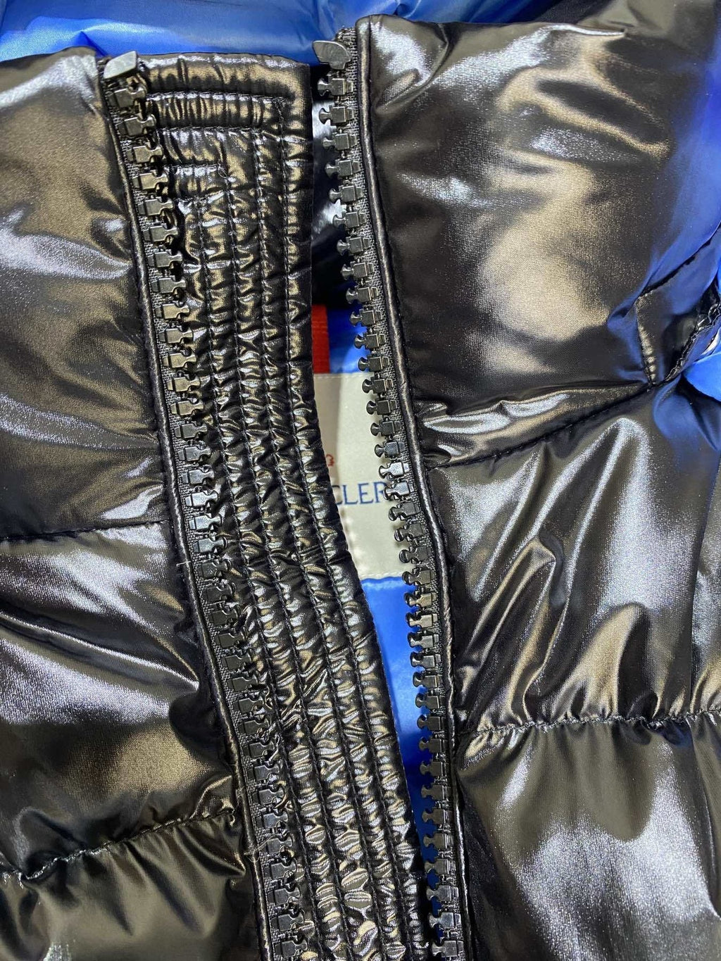 Moncler Contrast-Lined Hooded Puffer Coat