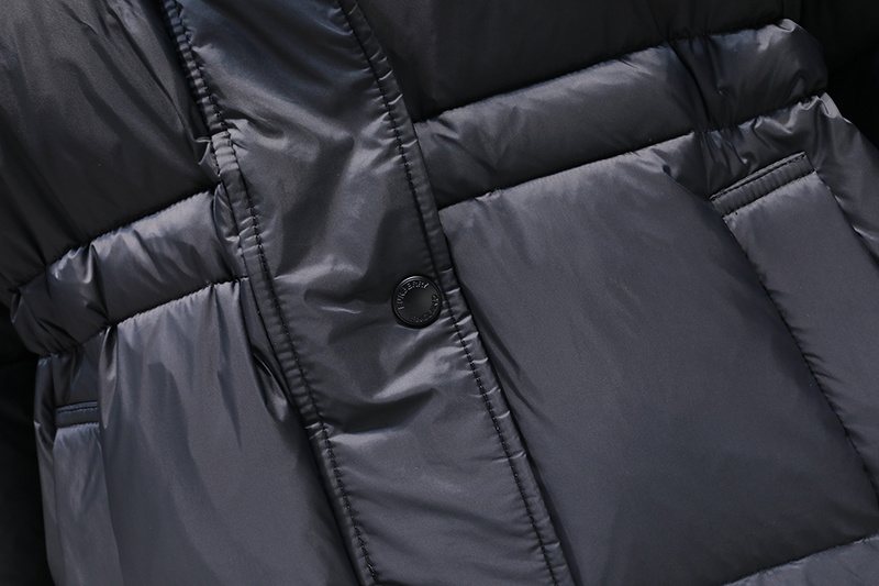 Burberry Detachable-Hood Short Down Jacket