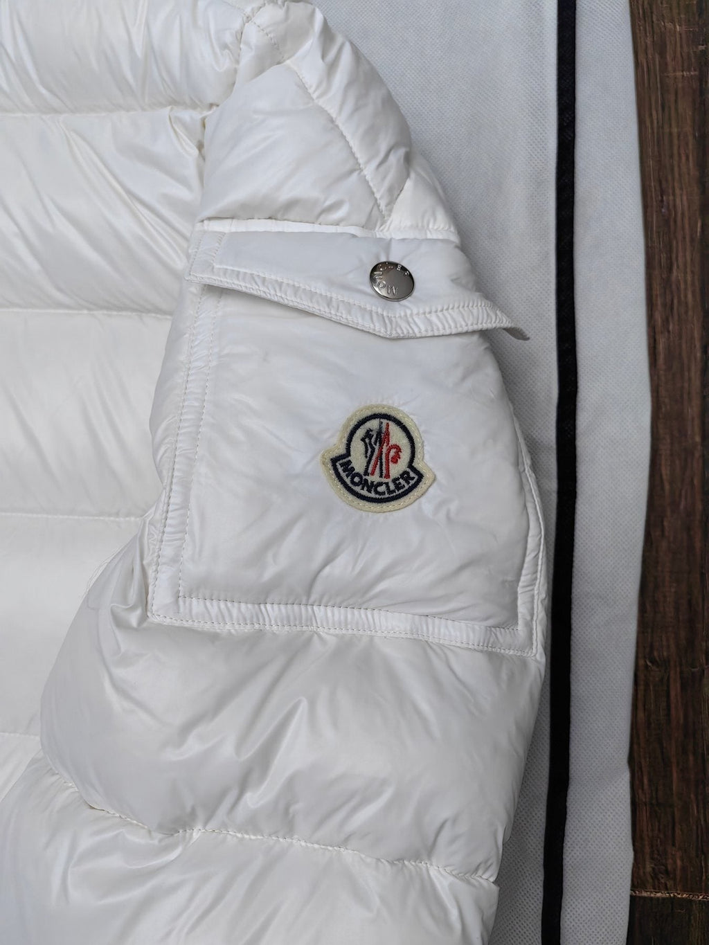 Moncler Hooded Contrast-Trim Short Puffer Coat