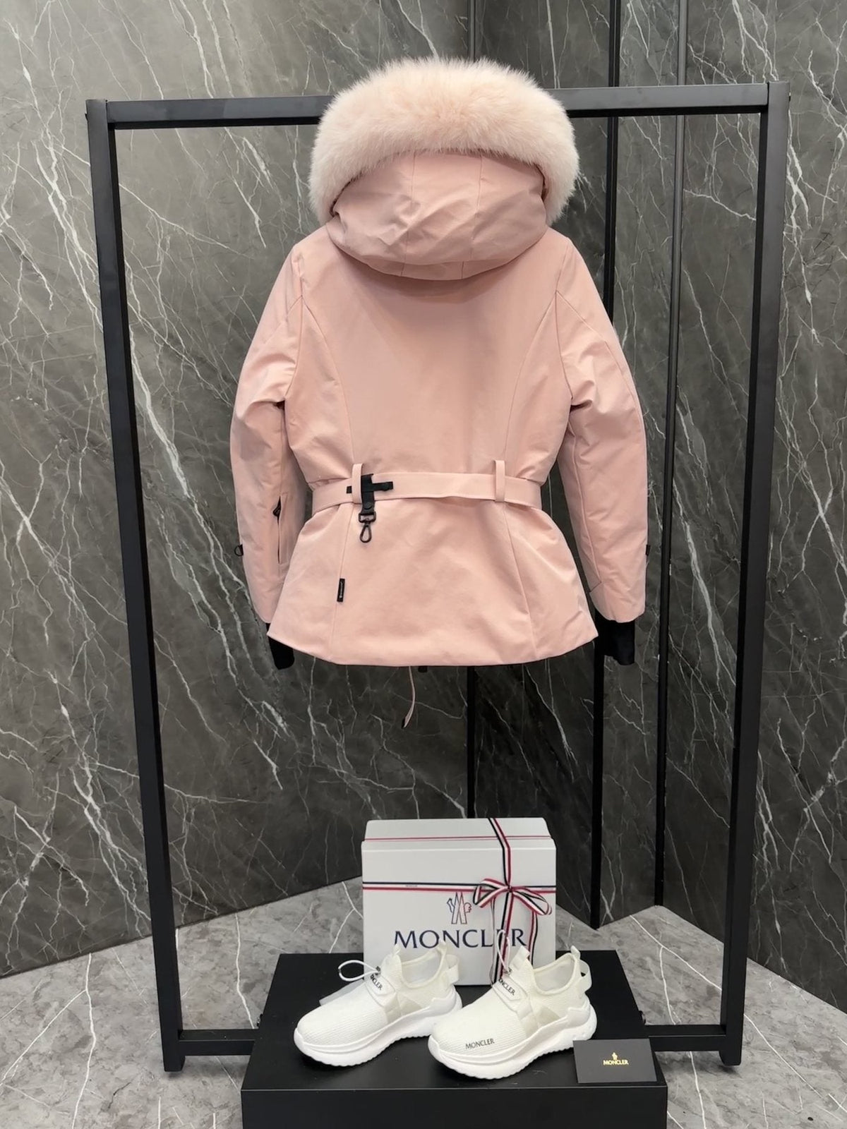 Moncler Women's Belted Fur-Trim Hood Short Down Ski Coat