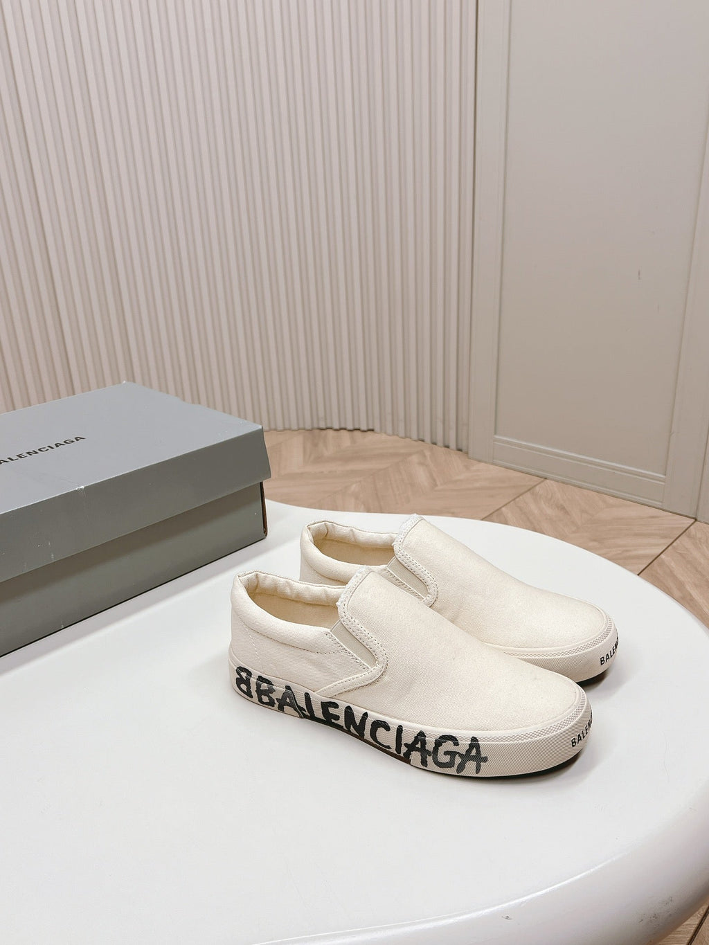 SLIP-ON SNEAKERS GRAFFITI IN WHITE CANVAS