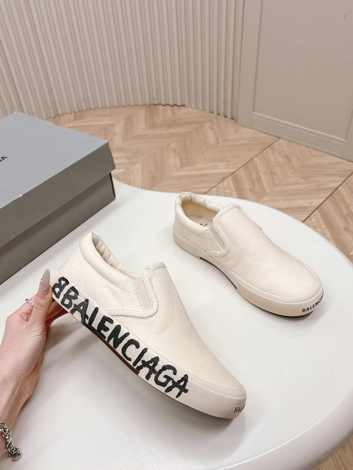 SLIP-ON SNEAKERS GRAFFITI IN WHITE CANVAS