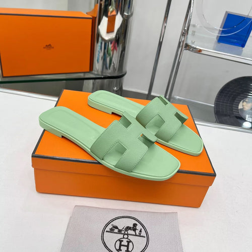 0RAN SANDALS IN GREEN PASTEL CALFSKIN