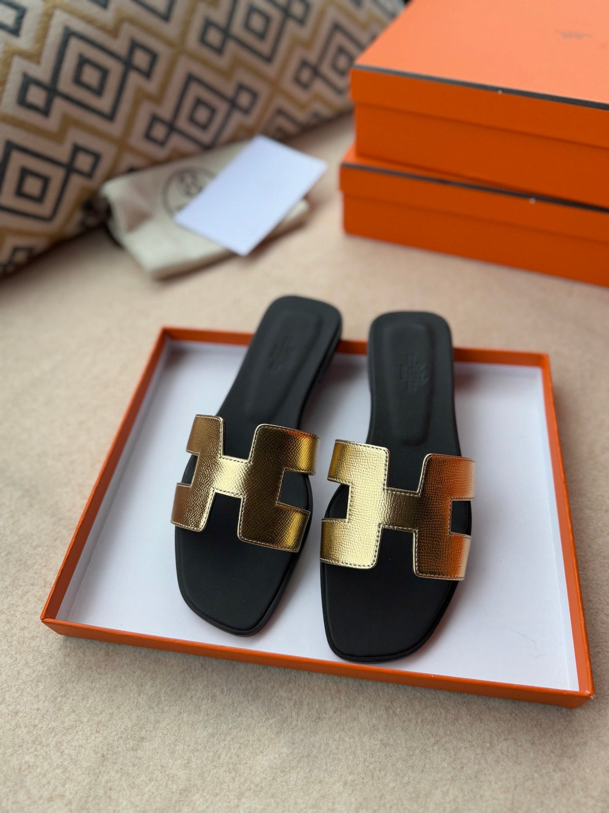 0RAN SANDALS IN LIGHT GOLD CALFSKIN