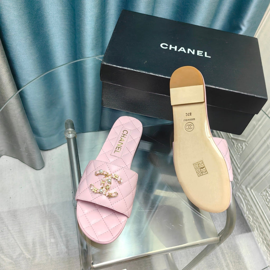 QUILTED SLIPPERS LIGHT PINK SHEEPSKIN