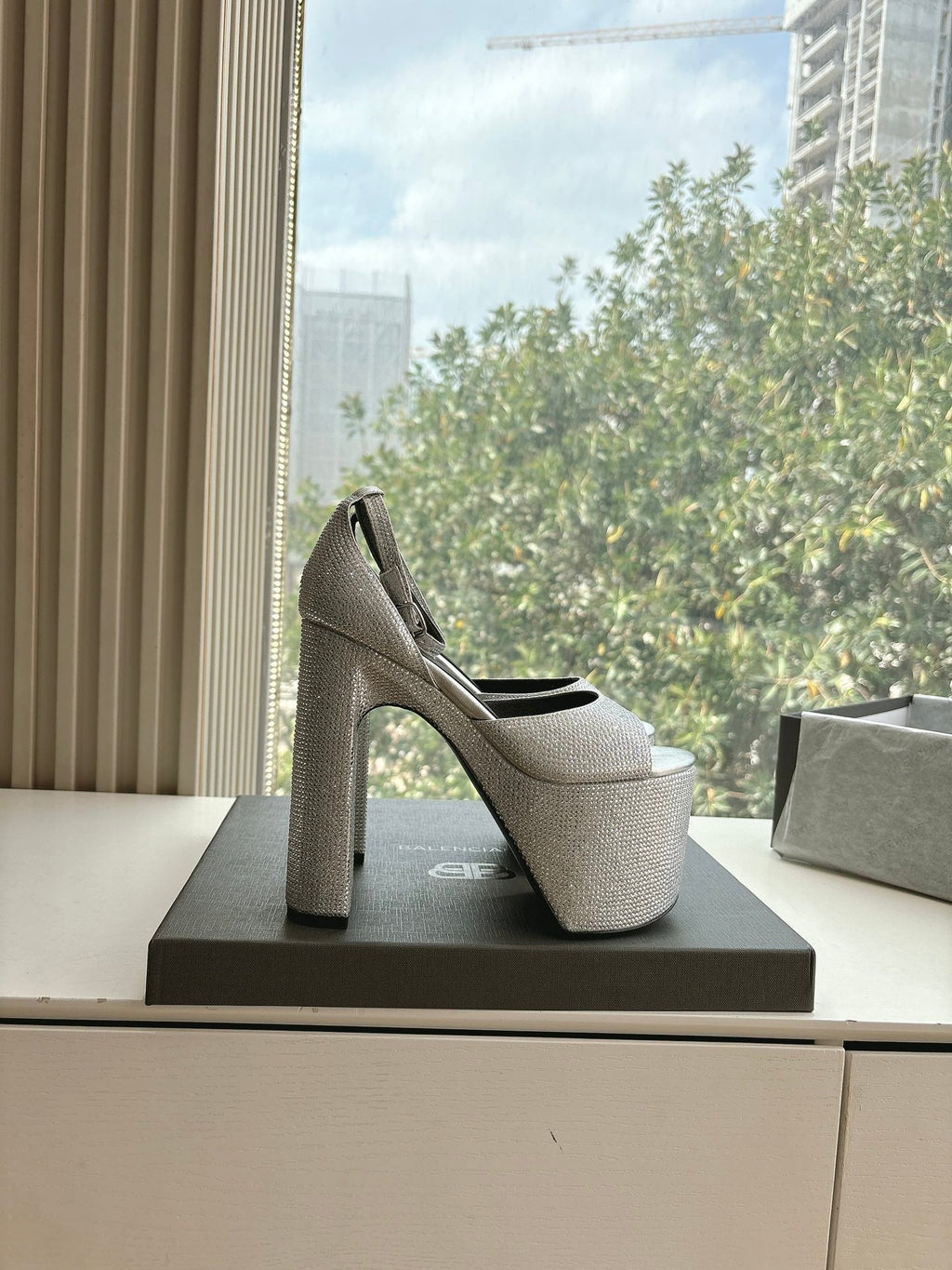 PLATFORM ANKLE STRAP HEELS IN SILVER METALLIC ATTACHED RHINESTONES CALFSKIN