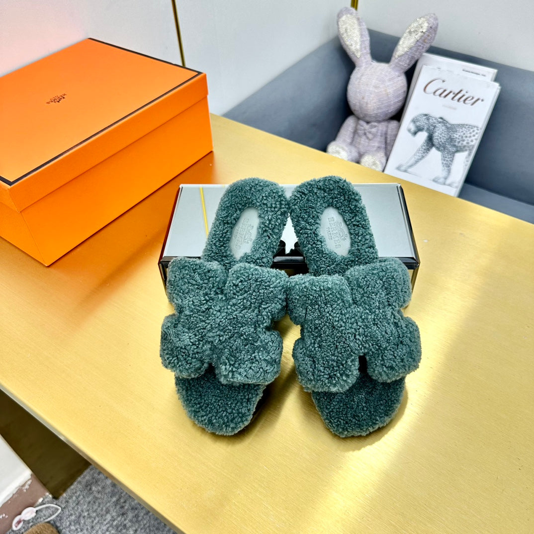 ORAN SHEARLING SANDALS FOREST GREEN