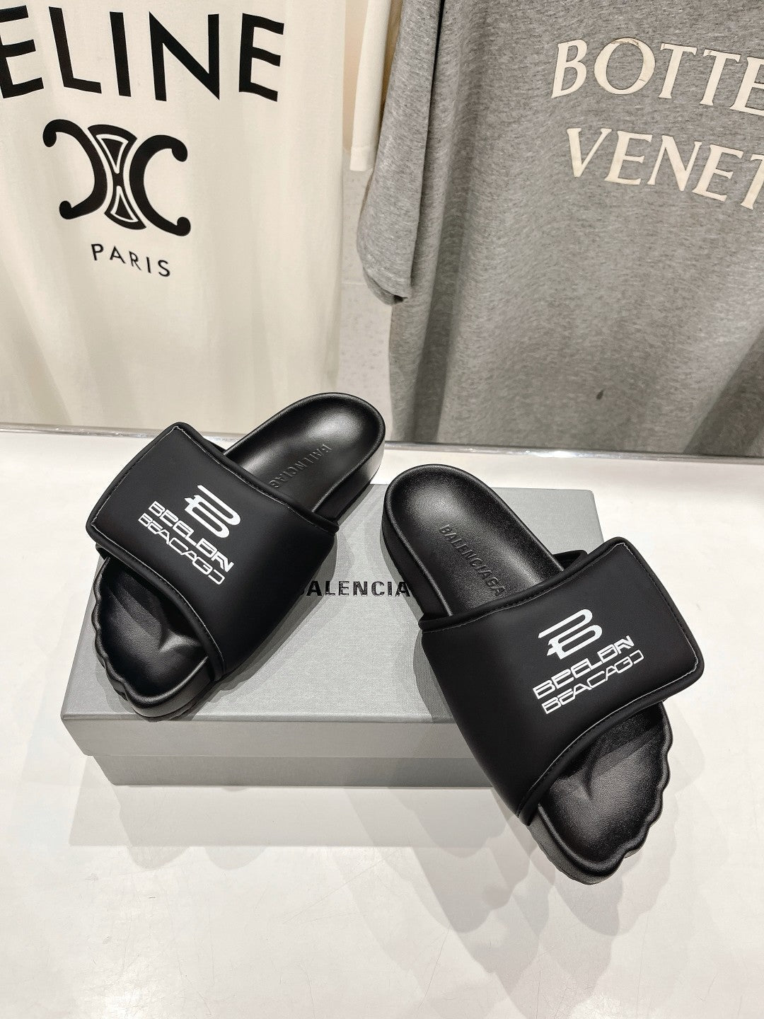 SLIDE SANDALS IN BLACK NYLON AND RUBBER WHITE PRINT